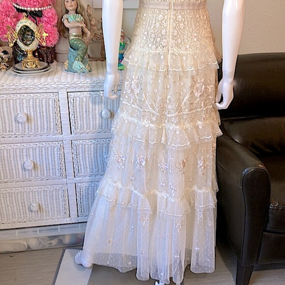 Needle & Thread Francine Lace gown in champagne pink color Size 2 NWT - Picture 10 of 14